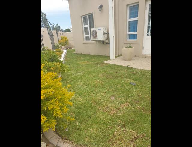 2 bed property to rent in BURGUNDY ESTATE
